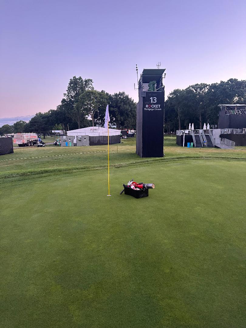 Volunteer tournament work at Detroit Golf Club